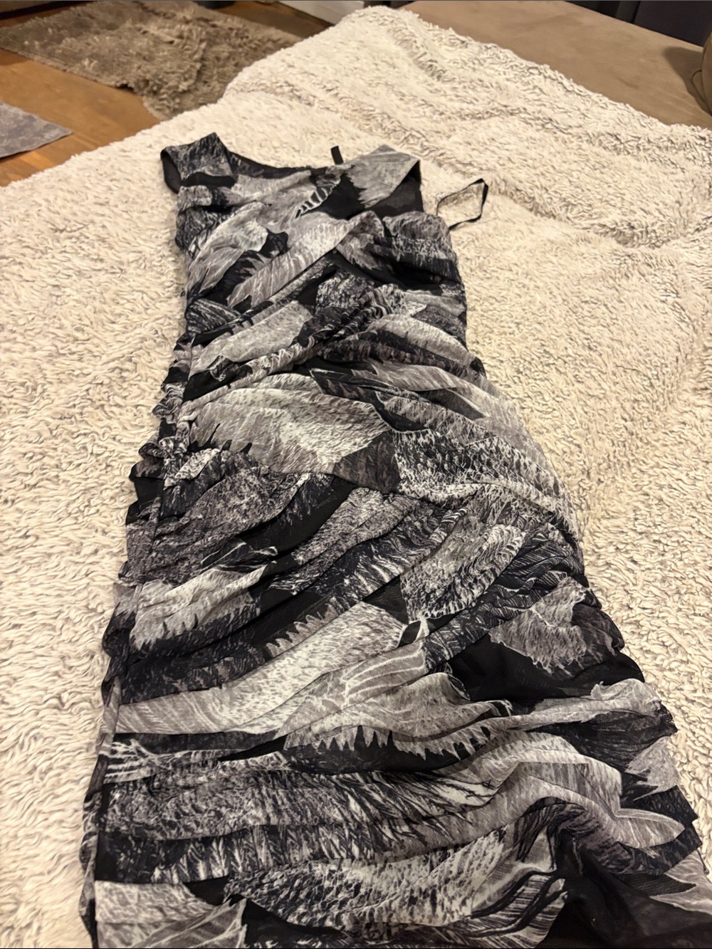 BCBGMaxAzria Black & White Feather-Print Ruched Midi Dress Roxanne